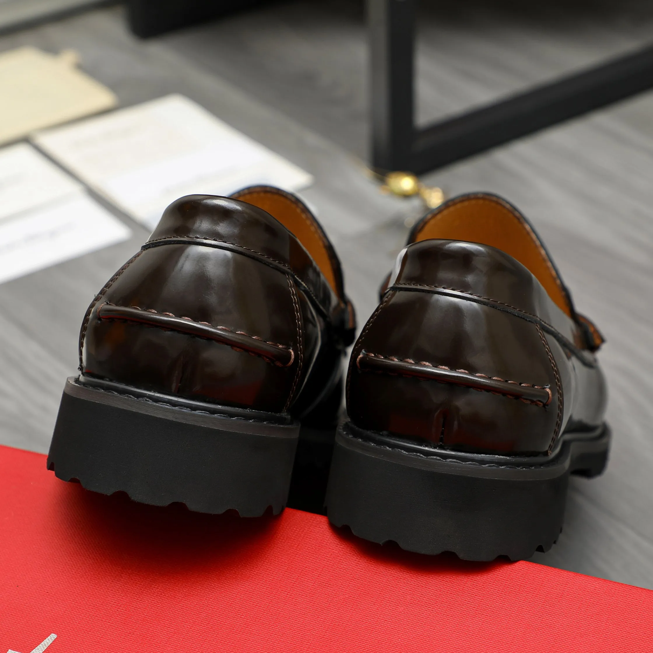 Men's shoes 💰442 Product trademark: Ferragamo "Ferragamo" business formal leather shoes Regular size: 38-46 (45.46 custom-made and non-returnable) Product materials: Selected pearlescent cowhide upper, cowhide lining, non-slip rubber outsole